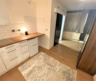 Buckingham Road, London, E18 - Photo 3