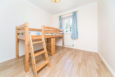 4 bedroom detached house to rent - Photo 2