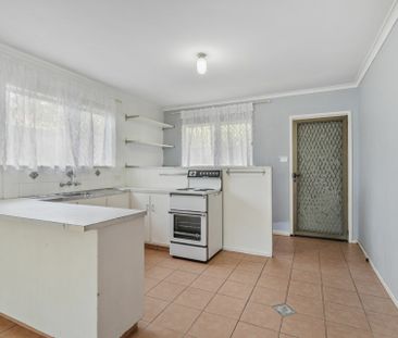 TWO BEDROOM GROUND LEVEL UNIT - WALK TO EVERYTHING! - Photo 3