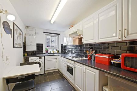 3 bedroom flat to rent - Photo 2
