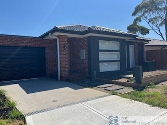 1 Goldfinch Court, Carrum Downs - Photo 1