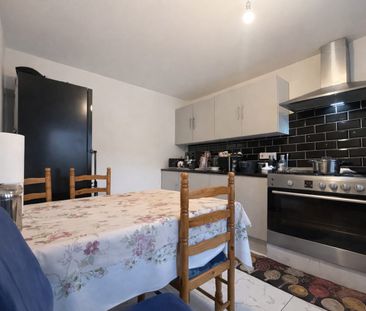 Spearing Road, High Wycombe, Buckinghamshire, HP12 3JR - Photo 6