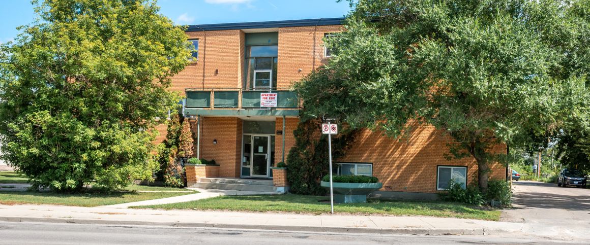 Tropicana Apartments - Photo 1