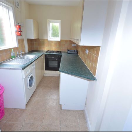 3 Bedroom Student Property - Photo 3