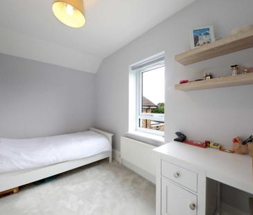 4 bedroom semi-detached house to rent - Photo 4