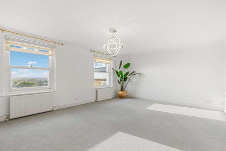 Bright and spacious split level apartment on Richmond Hill - Photo 3