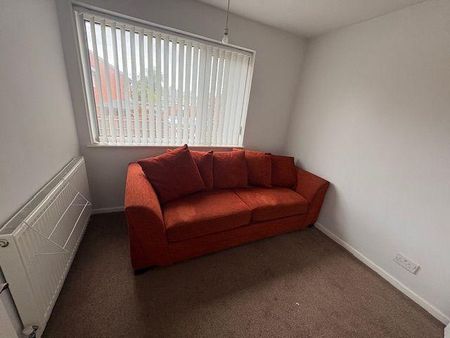 3 bedroom semi-detached house to rent - Photo 2