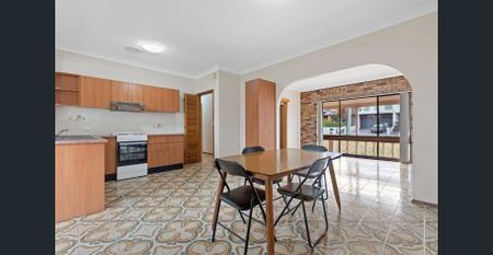 Bright Family Home in a Convenient Location - Photo 4