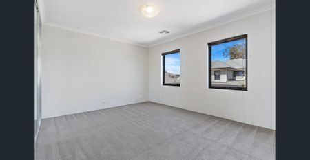 Townhouse in a prime location! - Photo 4