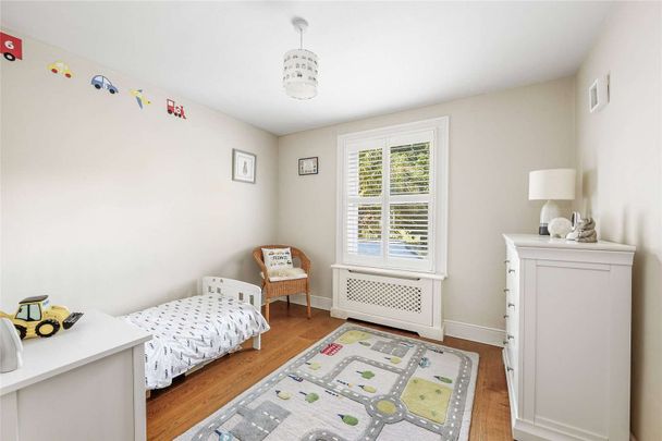 A beautiful four bedroom family home has been finished to a very high standard throughout. - Photo 1