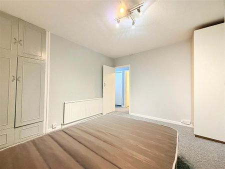 2 bedroom end of terrace house to rent - Photo 2