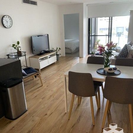 Modern unfurnished apartment,2 Bedrooms, 2 bathrooms, 2 carspaces - Photo 1