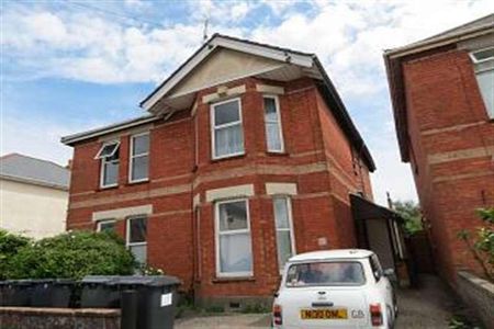 Bedroom Ground Floor Flat In Charminster, BH3 - Photo 5