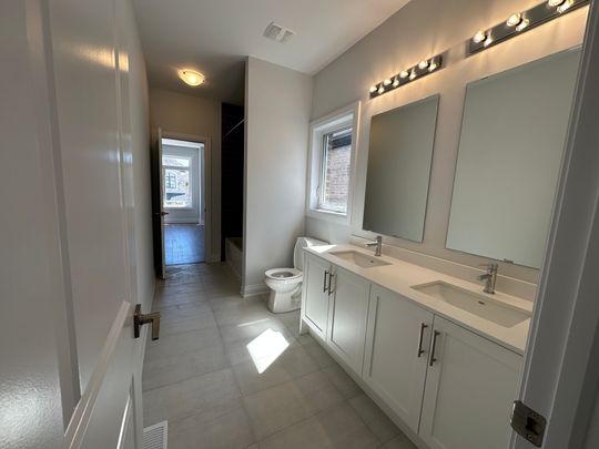 For Lease - 6 La Reine Avenue, Richmond Hill, Ontario - Photo 1