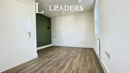 3 bedroom apartment to rent East Street, Rochford, Essex, SS4 - Photo 4