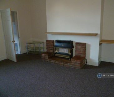 3 bedroom flat to rent - Photo 1