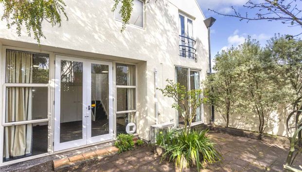 2-Bedroom Townhouse with Private Courtyard in Prime Christchurch Location! - Photo 1