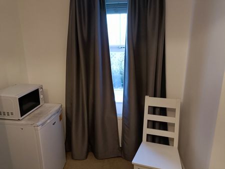 2 Bed Terraced House, Holts Crest Way, LS12 - Photo 5