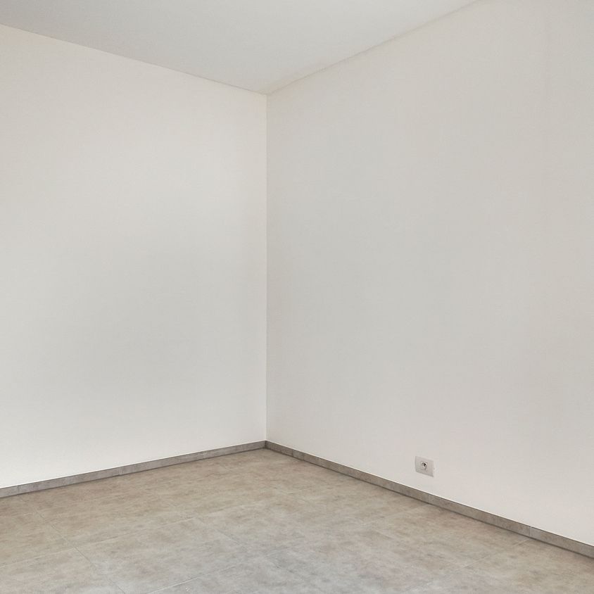 Nieuwbouwappartement met terras en parkeerplaats in het Molenpark te Eeklo! - Photo 1