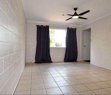 SPACIOUS 2 BEDROOM UNIT PERFECT FOR INDOOR & OUTDOOR LIVING! - Photo 1
