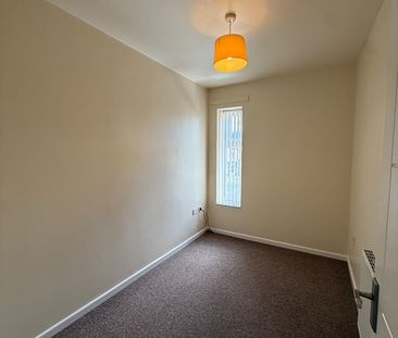 2 Bed Flat, Oldham, OL2 - Photo 1