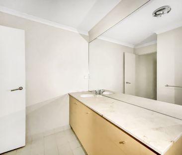 402/547 Flinders Lane, Melbourne - Photo 1