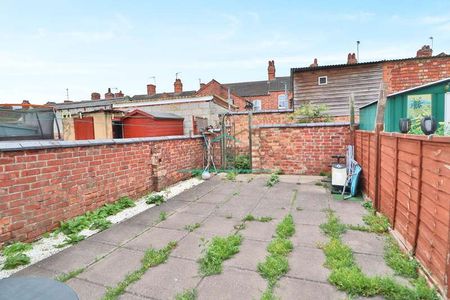 Alexandra Road, Wellingborough, NN8 - Photo 4