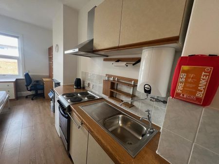 Studio to rent - Photo 4