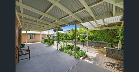 STUNNING FAMILY HOME - DETACHED HOME STUDIO - PHONE AGENT TO INSPECT OR ATTEND TUE 25/11 1-1.30PM - Photo 5