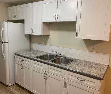 Amazing Find in Red Deer! 3 Bedrooms, 1 Bath!! - Photo 1