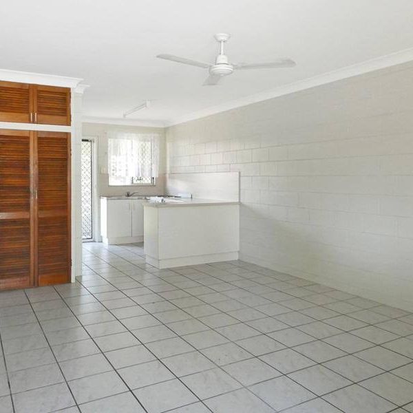 Well Maintained Unit in Convenient Location - Photo 1