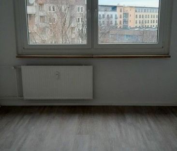 Junge Familie für 3 Zimmerwohnung mit Balkon gesucht - Foto 2