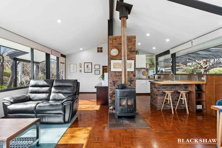 Three Bedroom Home With Beautiful Landscaped Gardens - Photo 2