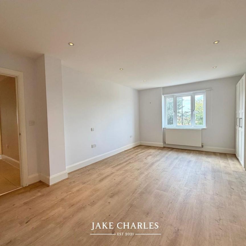 3 Bedroom Apartment - Photo 1