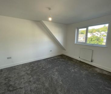 4 bedroom semi-detached house to rent - Photo 4