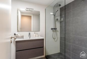 Modern 2-Bedroom Apartment in Poblenou with Balcony