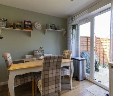 2 bedroom terraced house to rent - Photo 4