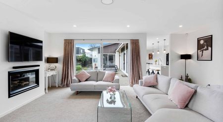 Excellent Location - Photo 2