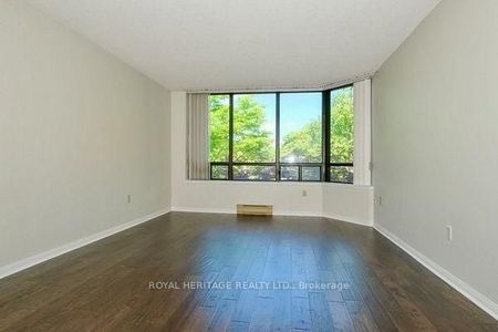 212 245 The Donway W - Photo 3