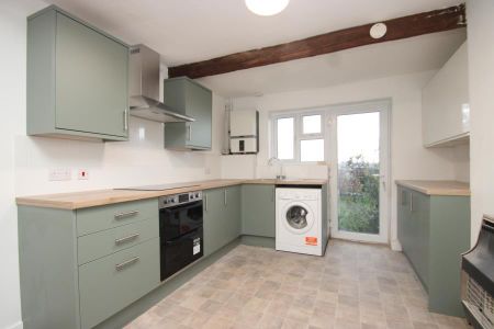 1 bedroom flat to rent - Photo 2