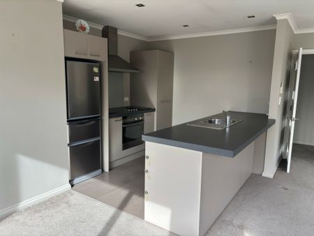 Cosy 3 bedroom available early December - Photo 3