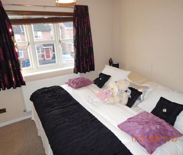 Terrys Close, Redditch - Photo 1