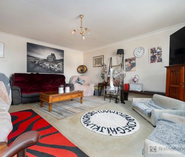 GREAT FAMILY HOME - Photo 4