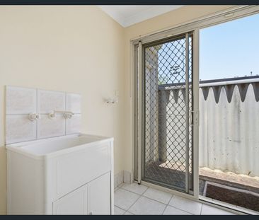 Charming Townhouse in Osborne Park - Photo 5