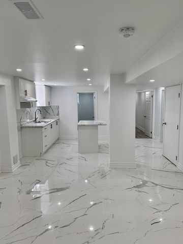 For Lease - 62 Telegraph Drive, Whitby, Ontario - Photo 3