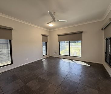 Modern 3 Bedroom Home + Ensuite - Photo 2