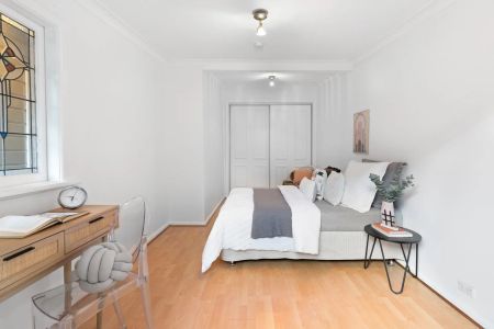 CHARMING HOME IN A PREMIUM SETTING - Photo 5