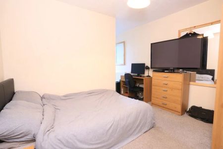 Fairlie Court – Room 1 - Photo 4