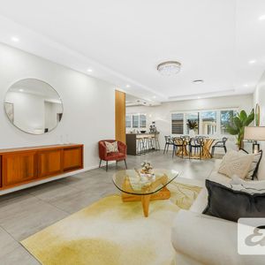 Full Brick House - Photo 2