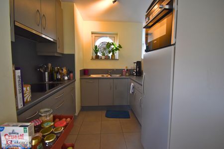 Gelijkvloers appartement met koer en staanplaats. - Foto 5